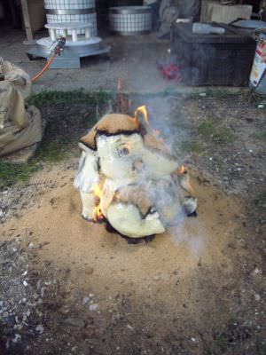 Après cuisson, il faut sortir la pièce incadescente